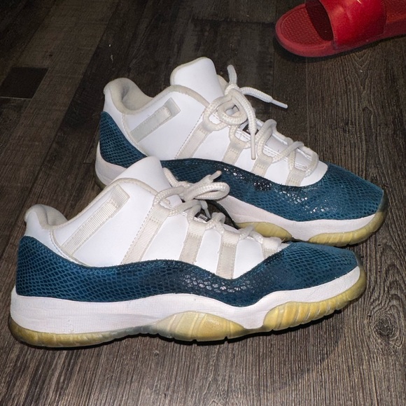 Jordan 11 Navy Snakeskin (2019) - Picture 3 of 4